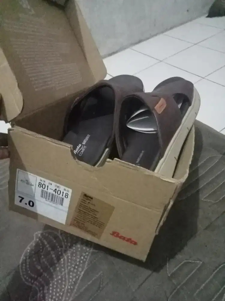 Sandal merek bata