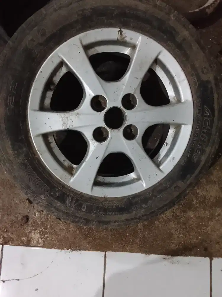 Jual MURAH Ban Velg original Ayla