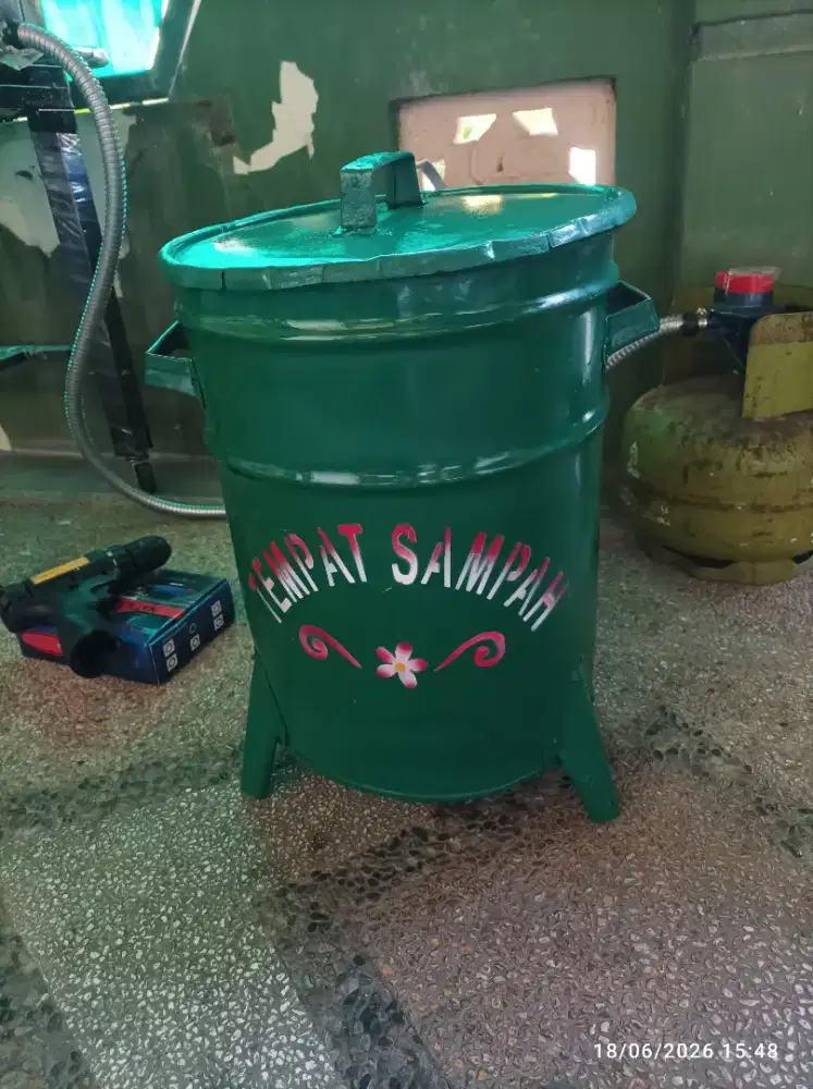 Tong sampah vintage