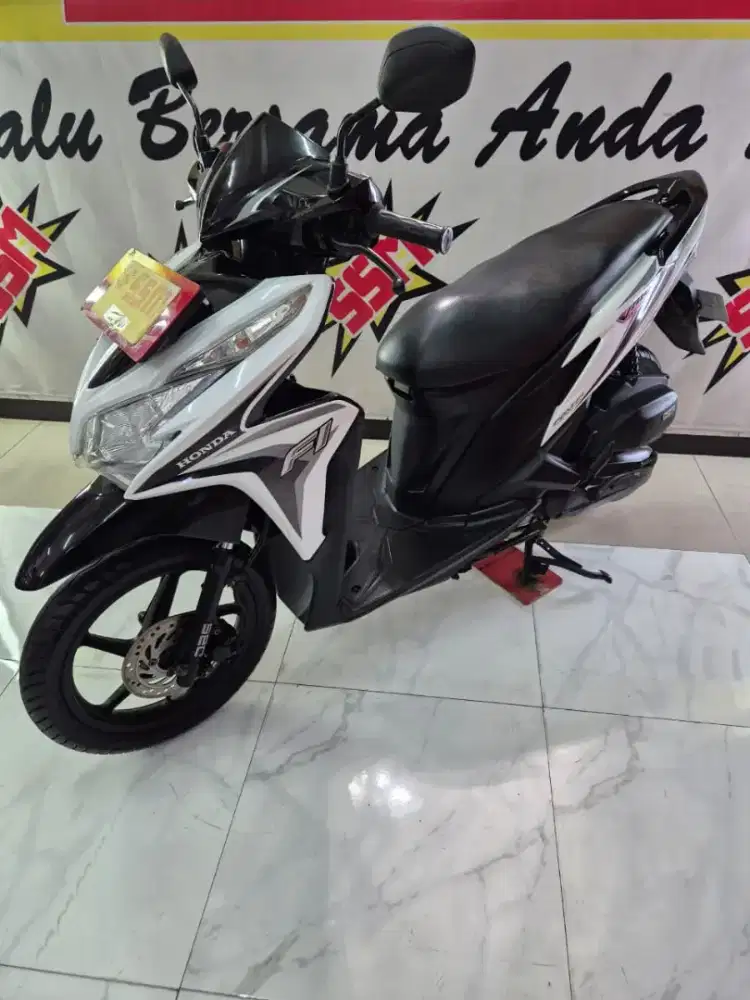 Honda Vario Tecno 125cc KZR  fi helm in