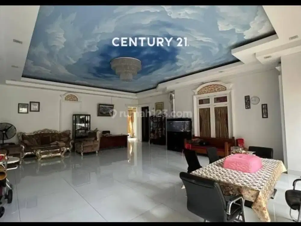 Rumah Luas Dengan Kolam Renang Di Duren Sawit Jakarta Timur