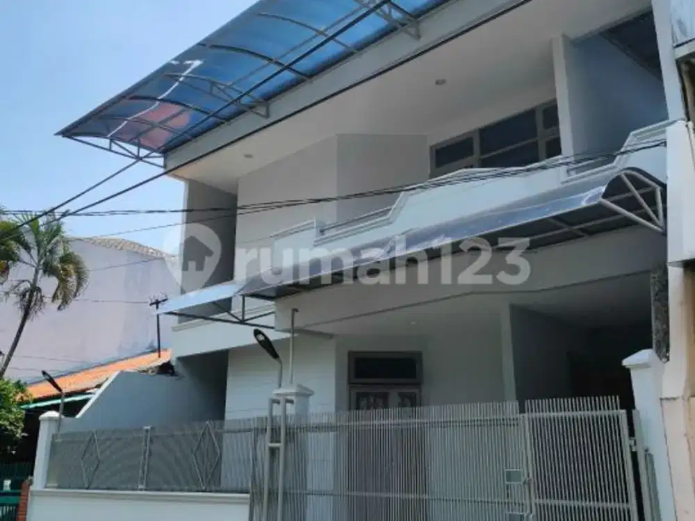 Rumah 2 Lantai Ditomang