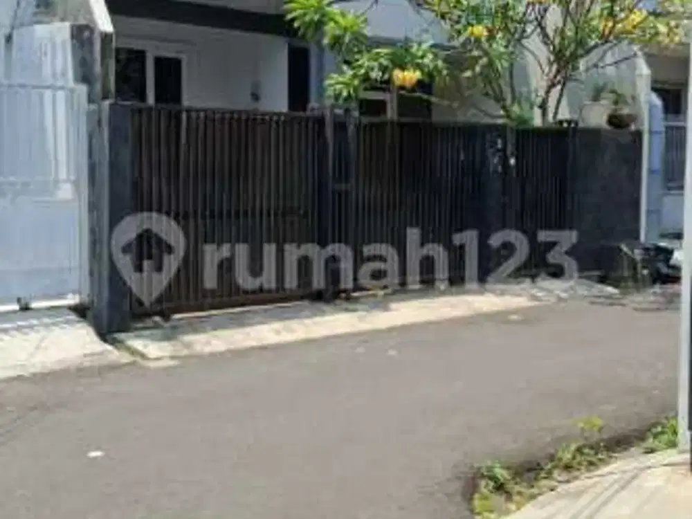 Rumah 2 Lantai di Tomang