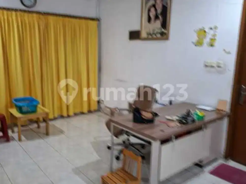 Rumah 2 Lantai Ditomang