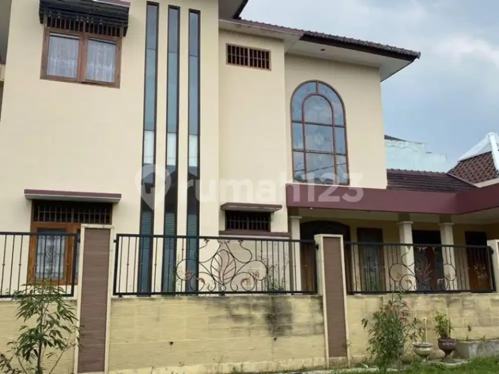 Rumah 2 Lantai Didalam Kompleks