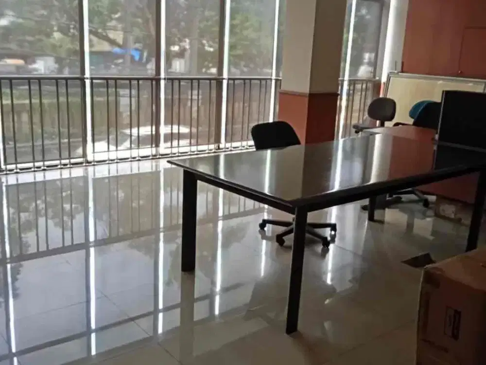 Disewakan ruko 4 lantai ada lift barang strategis di cideng jakarta pusat