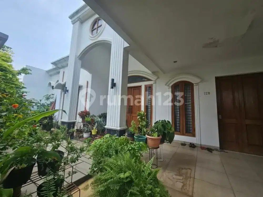 Rumah Cantik Gaya Klasik Komplek Cinere