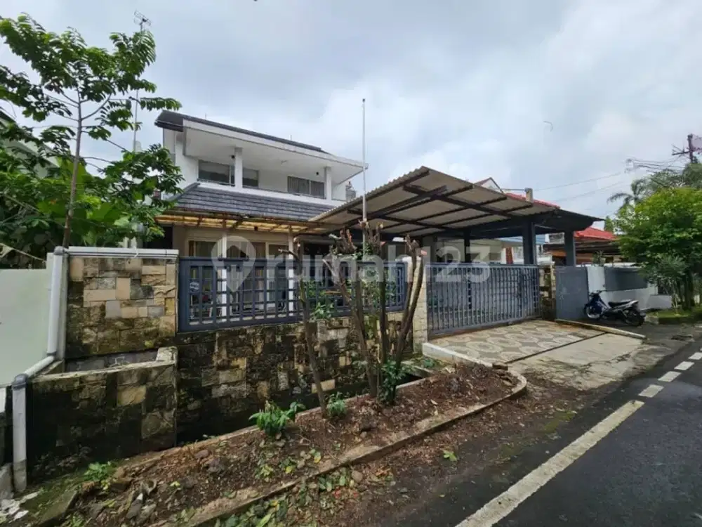 Rumah Siap Huni di Komplek Elit Lebak Bulus