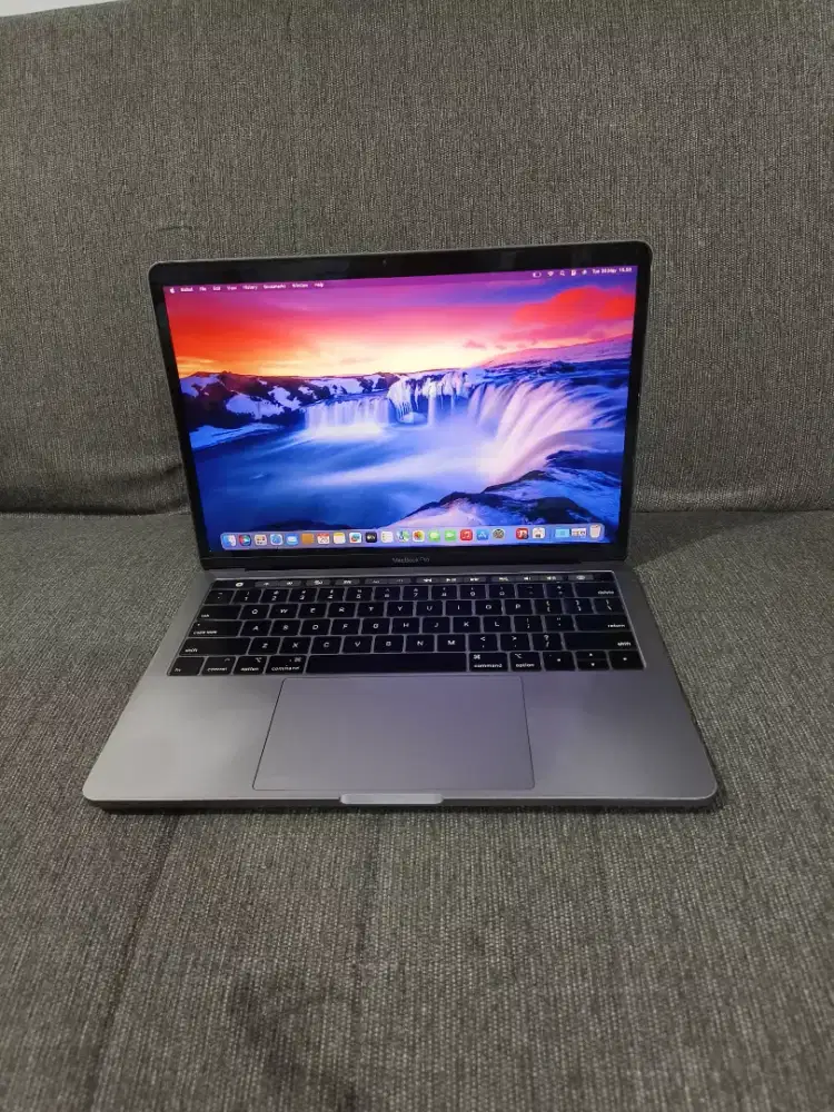 MacBook Pro Retina 13in 2019 TouchBar core i5 ram 8/SSD 256