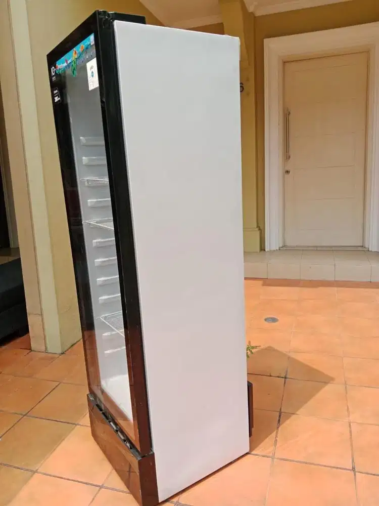 Showcase baru masi bagus beli baru cuman pake 6 bulan