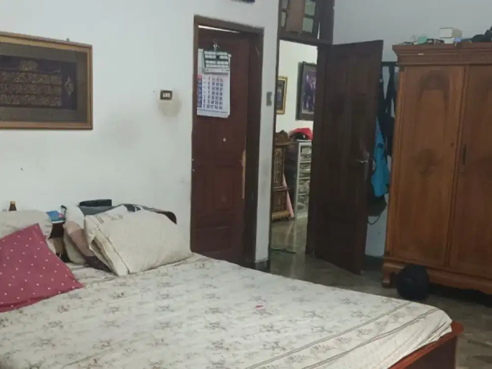 RUMAH STRATEGIS DI KEBON JERUK SERTA 2 TOKO USAHA