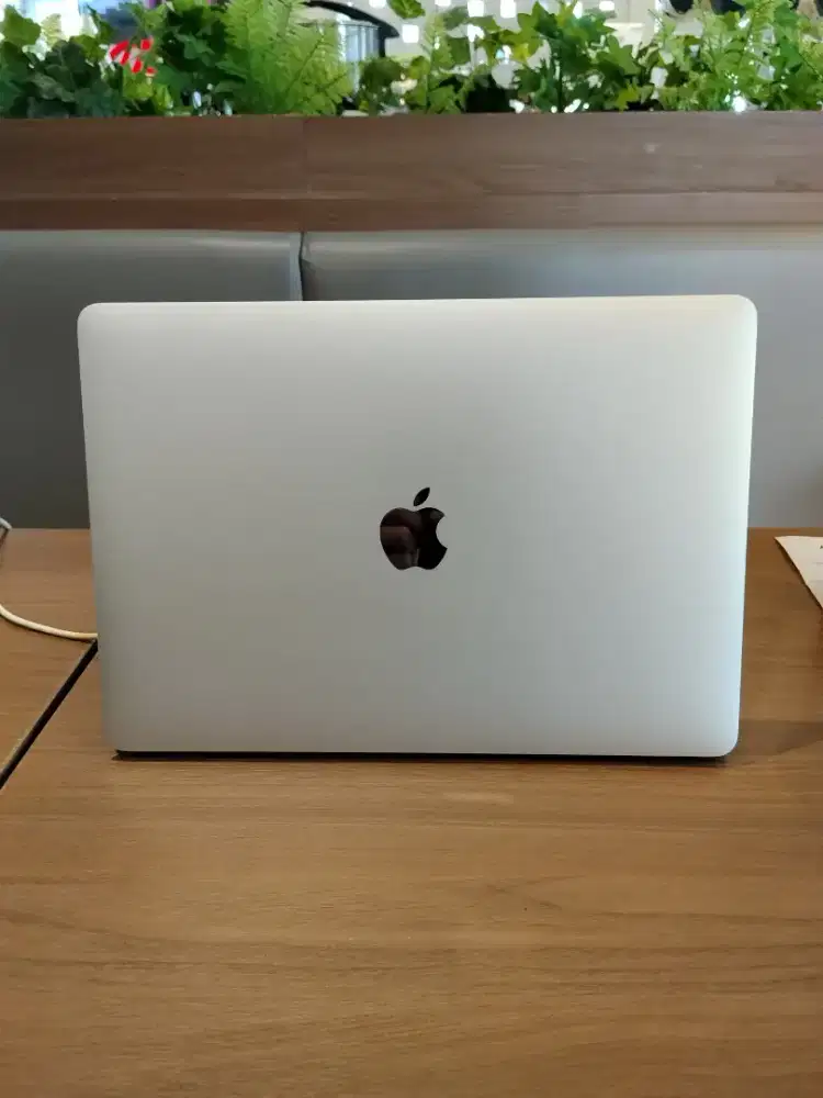 Macbook Pro 2018 8/512 TouchBar Warna Silver