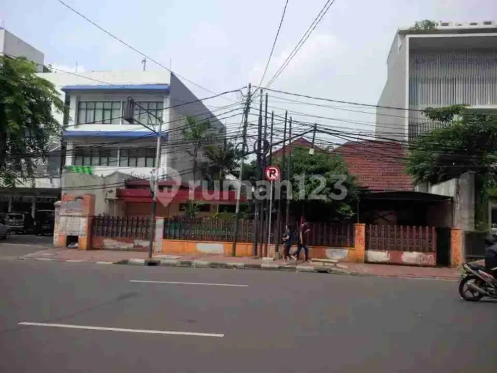 Rumah hitung tanah strategis pinggir jalan Proklamasi Menteng, jakarta pusat