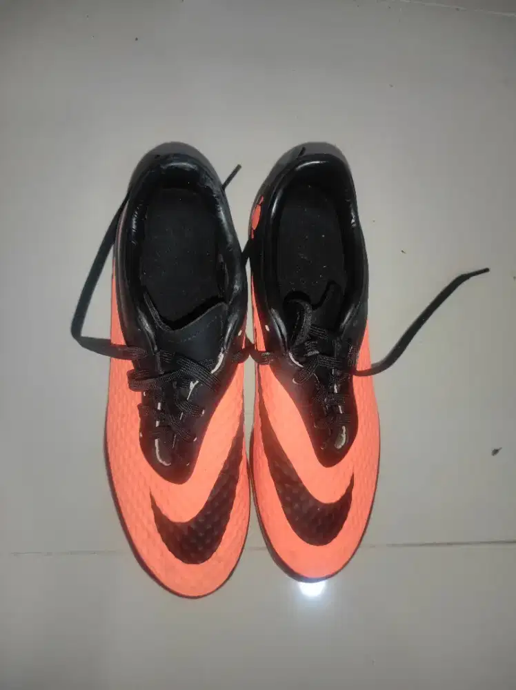 Sepatu bola & futsal