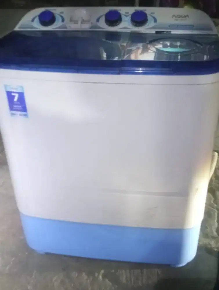 Mesin cuci 2tabung merek Aqua 8kg
