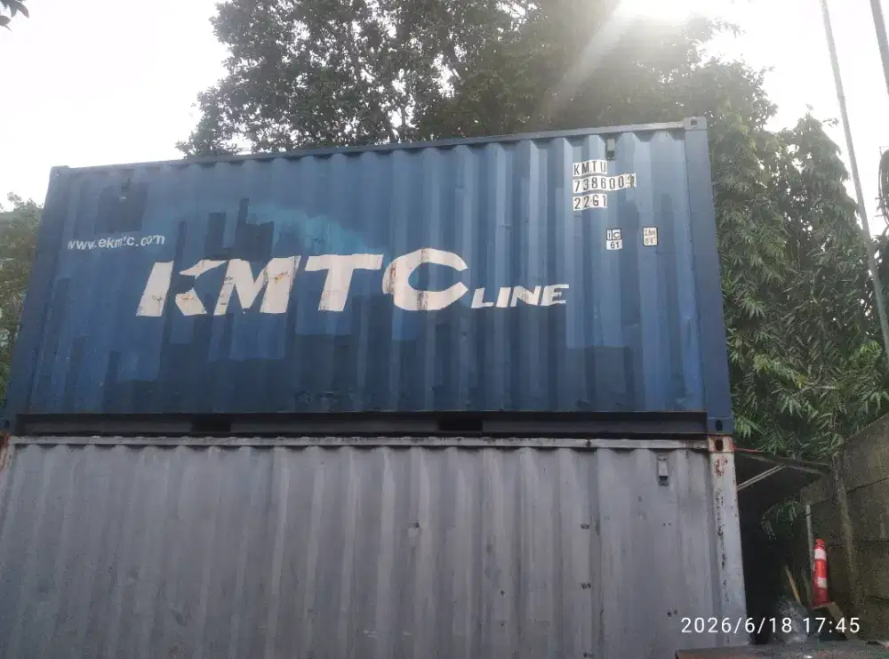 Container 20 feet, bekas masih bagus luar dalam. Warna biru