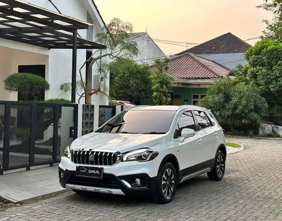 Suzuki Sx4 Scross 2018 AT Matic Facelift nik 2017 Istimewa Low Km