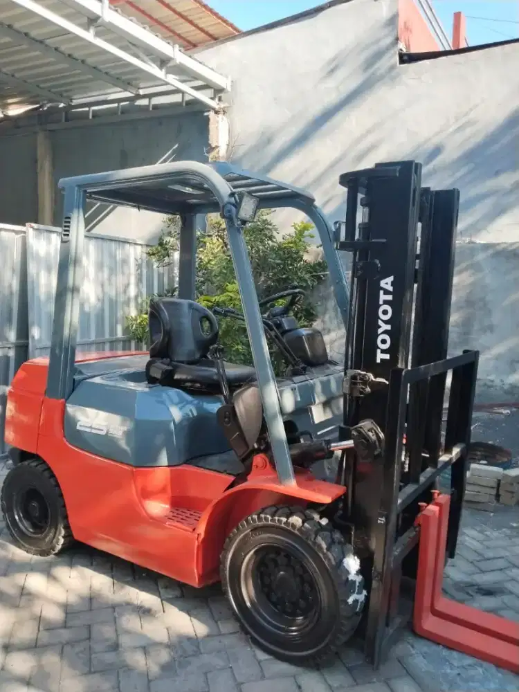 FORKLIFT BEKAS TOYOTA 2,5 TON