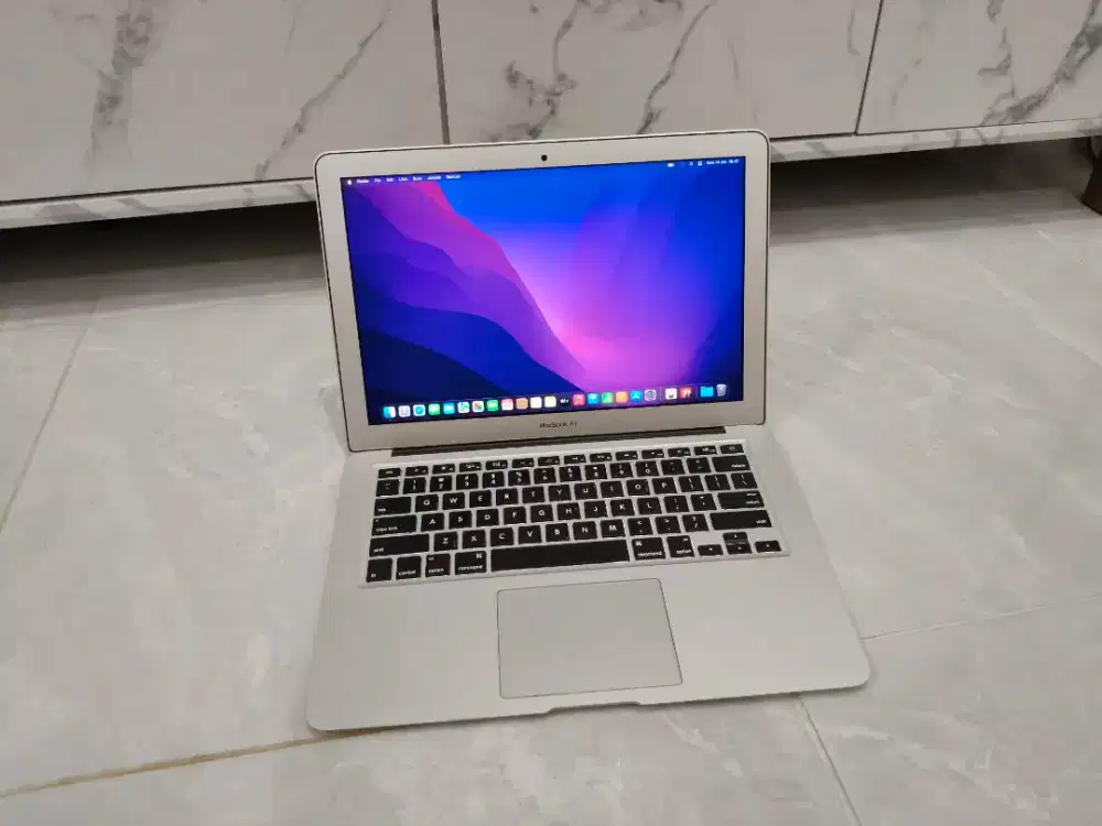 Macbook Air 2017 8/128GB kondisi seperti baru