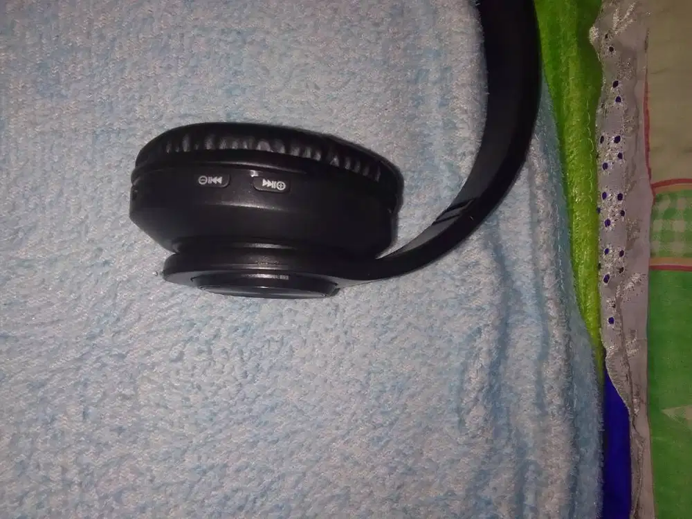 B39 WIRELESS HEADSET