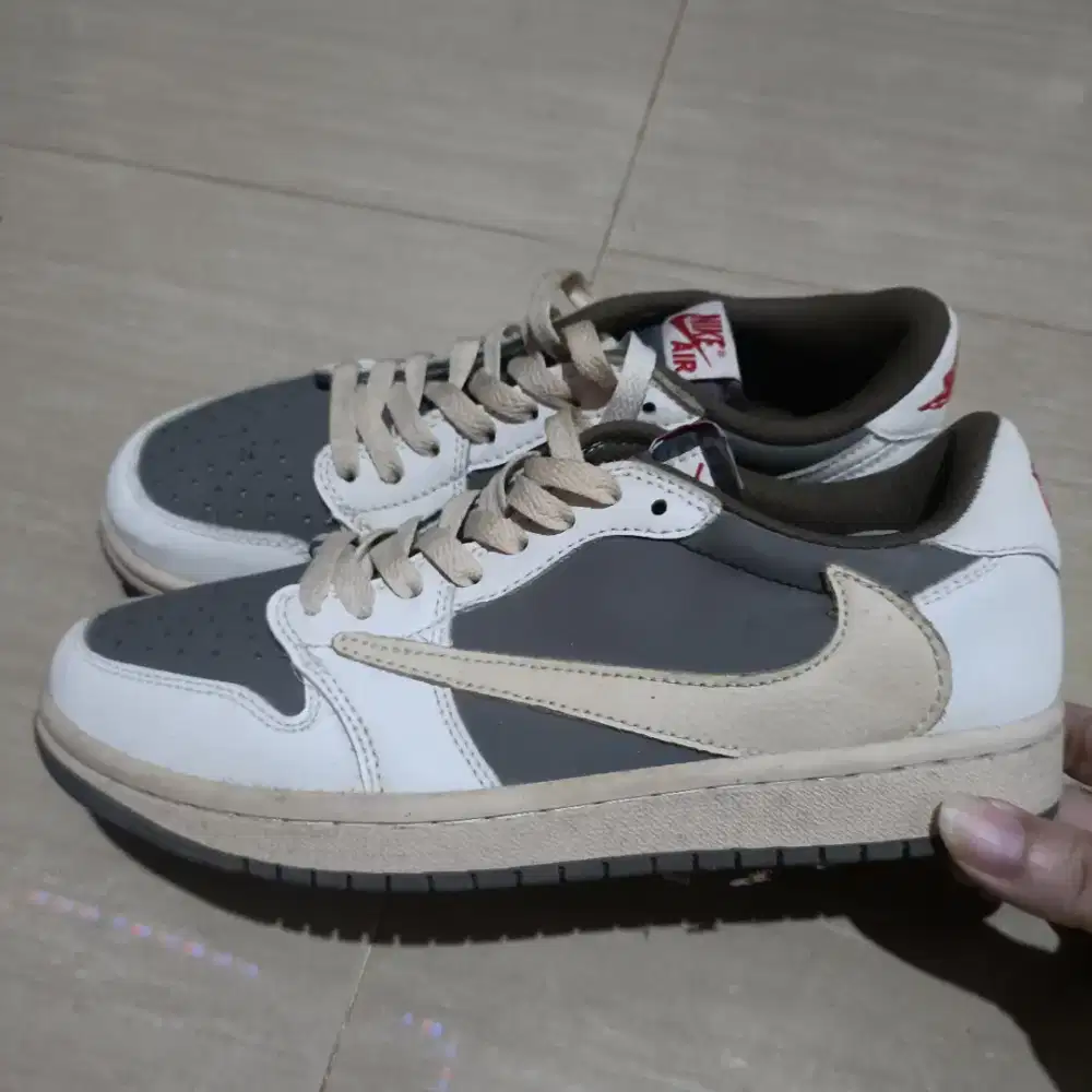 AJ low travis mocca size 40