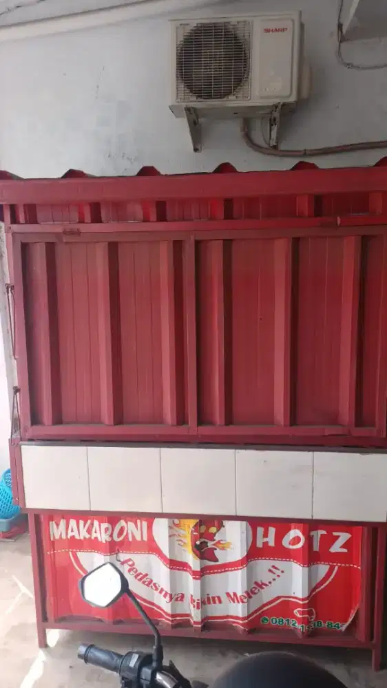 Booth container bekas