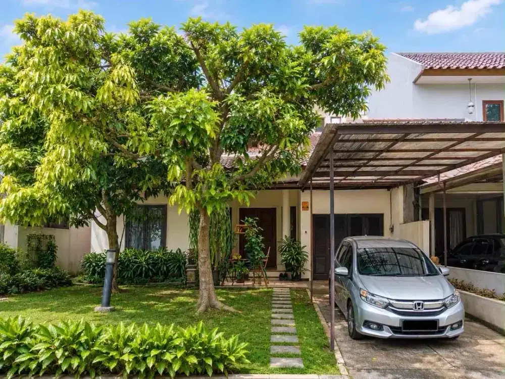 DIJUAL – Rumah 2 Lantai Semi Furnished Lahan Luas di Nuansa Batavia Townhouse