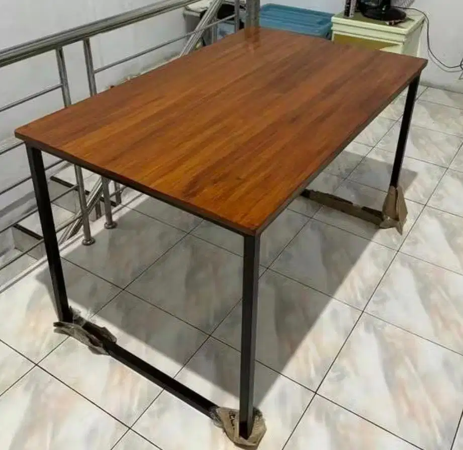 Dijual Meja Kerja atau untuk belajar, kantor Second