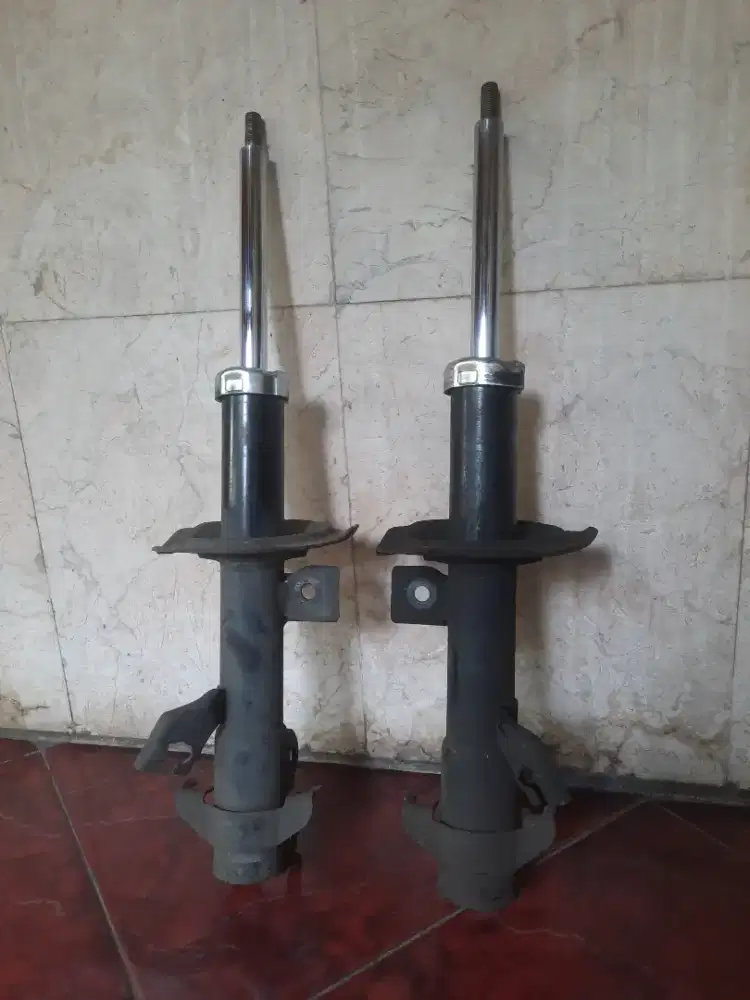 Shockbreaker depan kanan kiri nissan grand livina