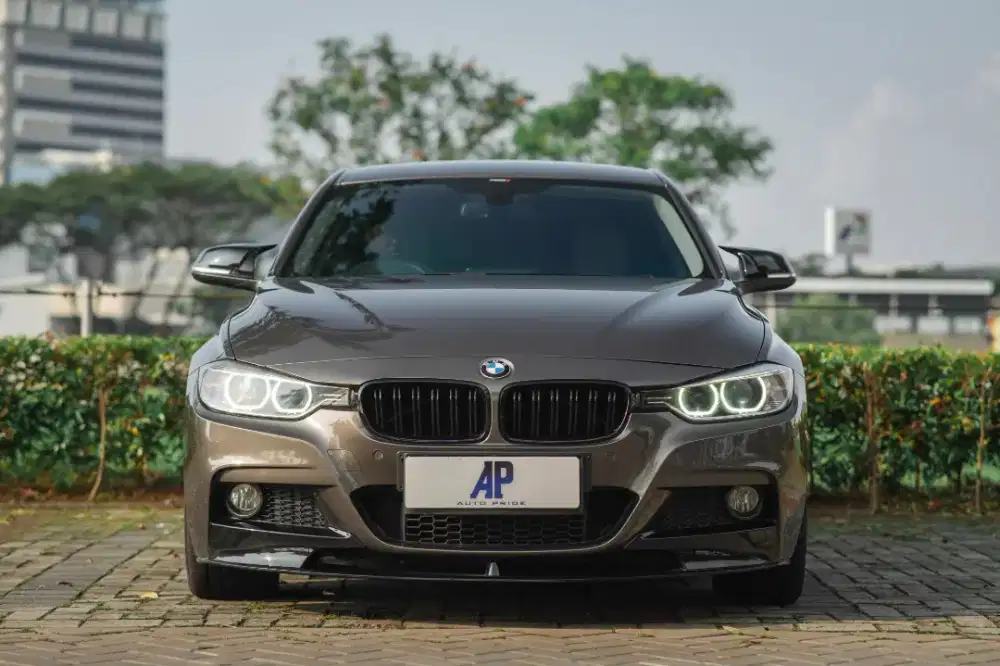 BMW 320D AT 2013 Good Condition