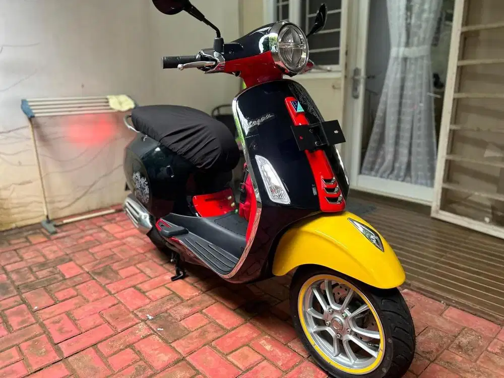 Vespa primavera mickey 2023