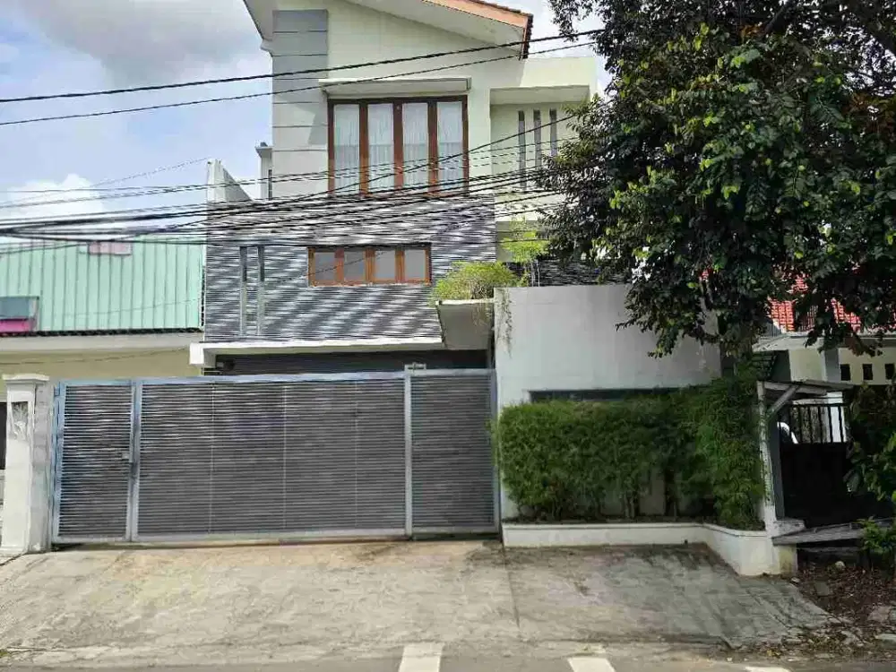 rumah second samping jalan besar di Balai Pustaka Rawamangun Jaktim