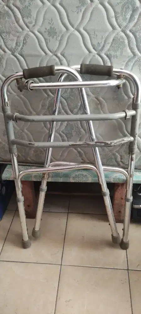 Tongkat Baru dan Bekas
