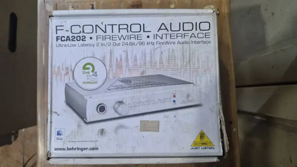 Behringer FCA 202 control audio