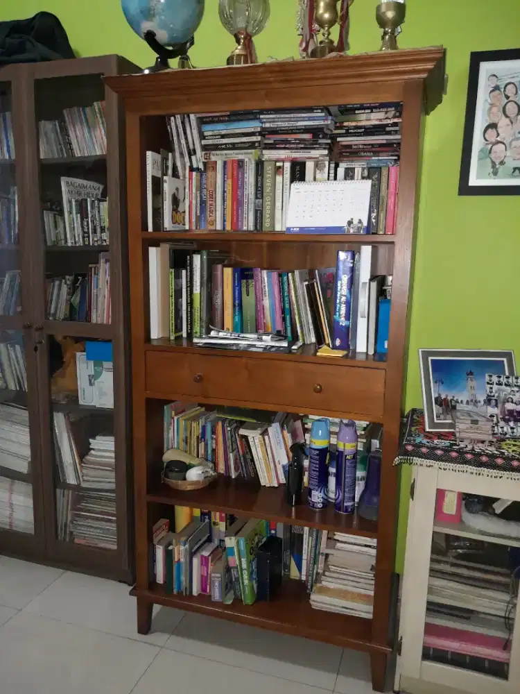 Rak buku dari jati