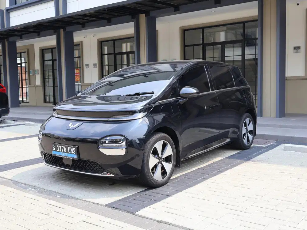 Wuling Cloud EV 2024 Listrik KM 22 RB HITAM