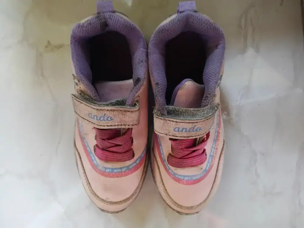 Sepatu anak wanita