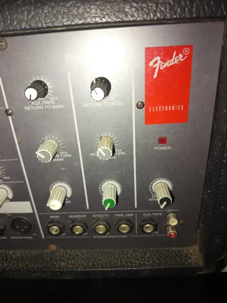Dijual power mixser merek fender modelLX-1506 made in usa