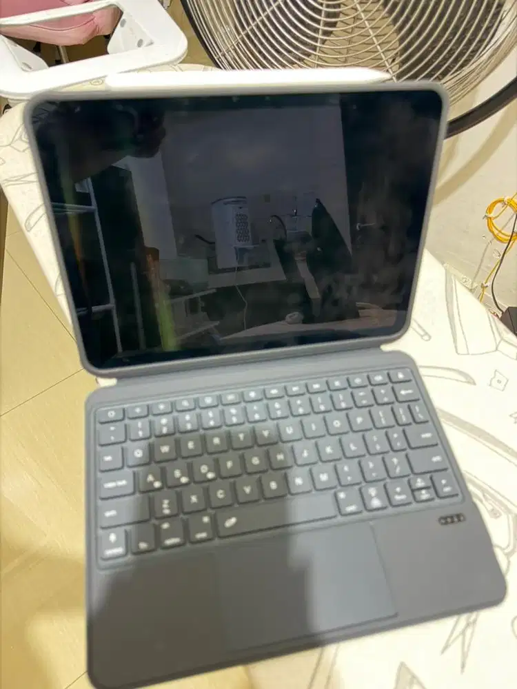 Ipad air m4 256gb wifi only + keyboard + pulpen