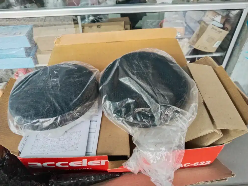 6 Speaker pintu mobil, produk darinaudak merk accelera.