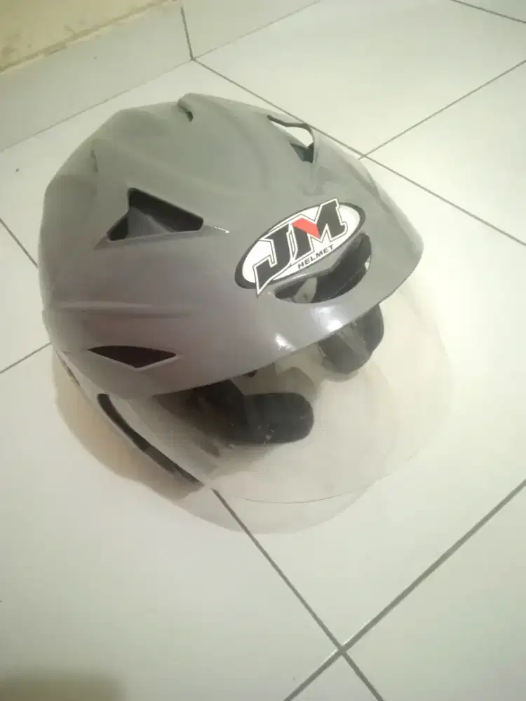 HELM masih bagus,mulus.no minus
