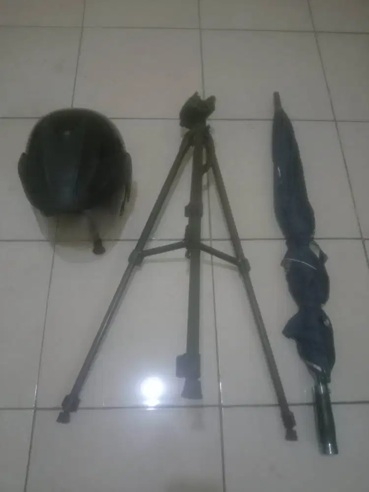 Payung tripod helm