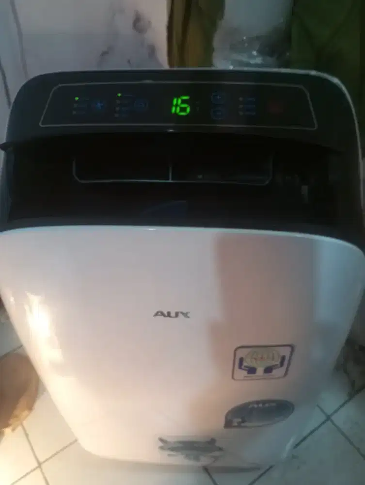 AC portable merek AUX dingin menggigil