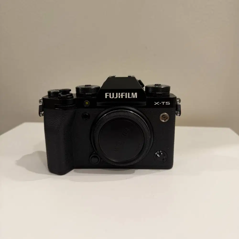 2ND - FUJIFILM X-T5 BODY ONLY — BLACK MINT CONDITION