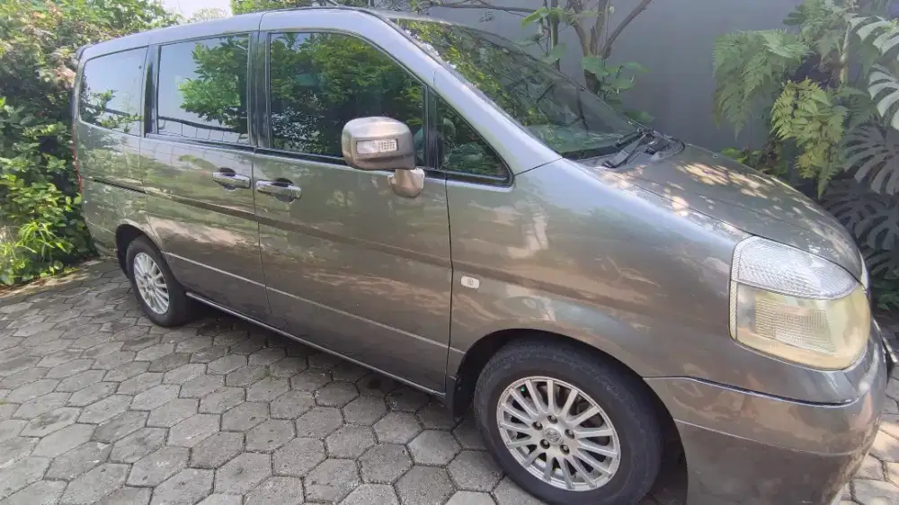 Dijual cepat SERENA C24 HWS