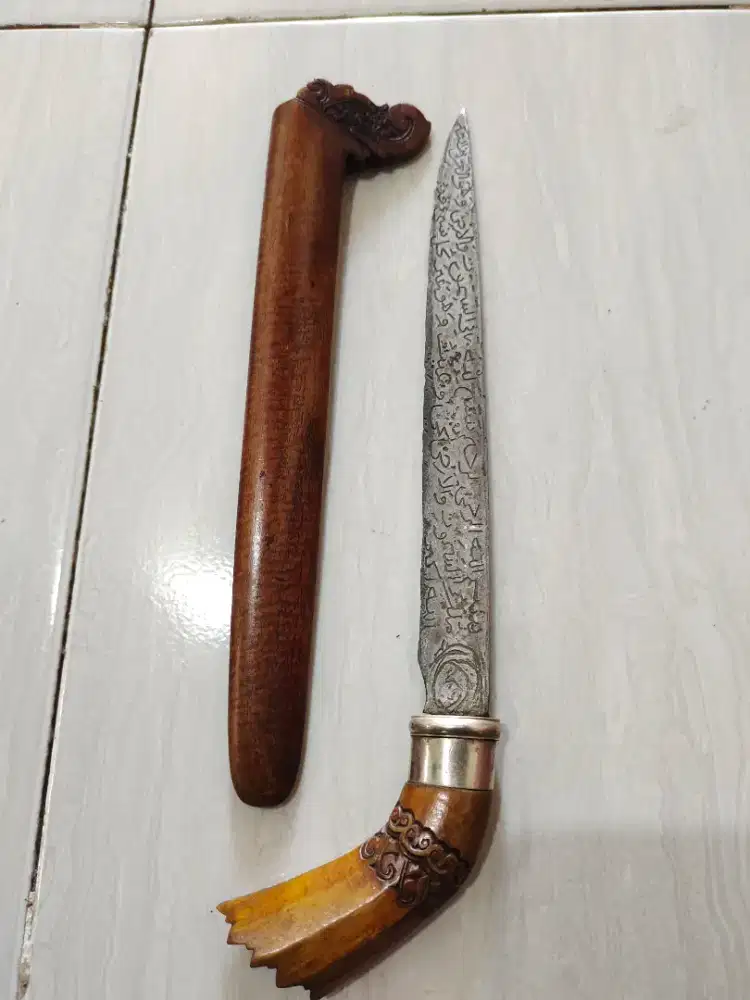 Di Maharkan badik pusaka tua