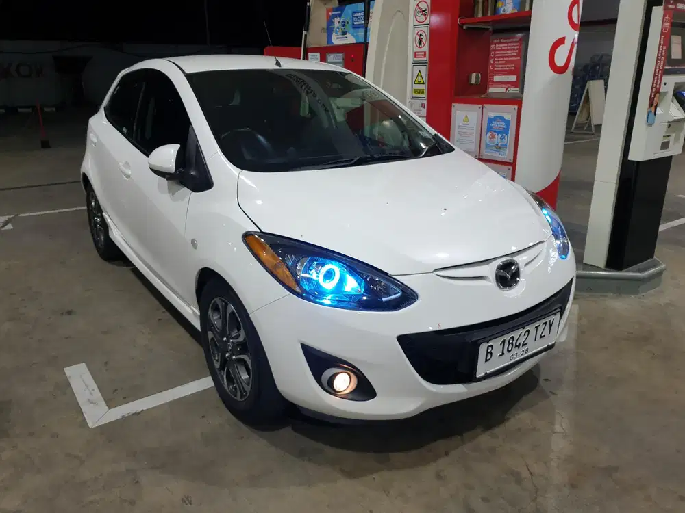 Mazda 2 R AT 2012 Putih Mulus Pajak Panjang Low KM Bagus Sekali Dp 8Jt