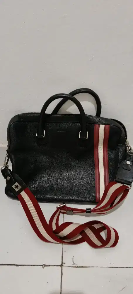Bally laptop bag, tali merah putih