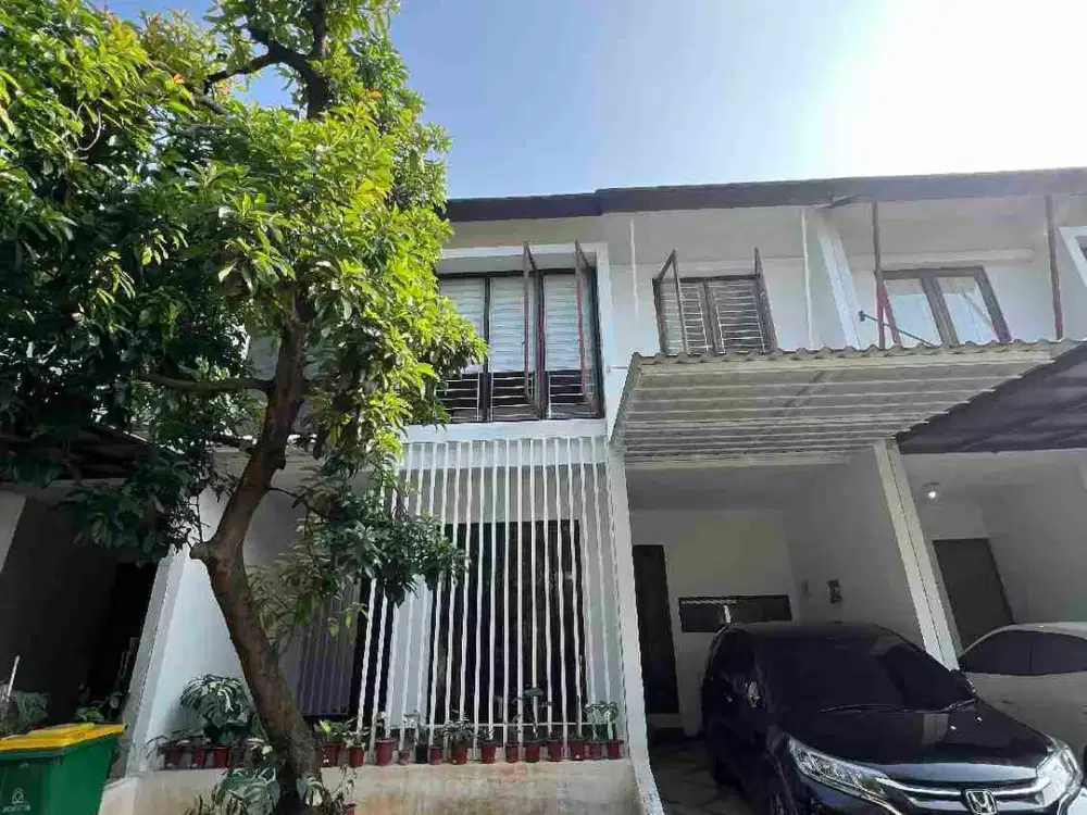 Rumah dalam lingkungan asri dekat akses tol