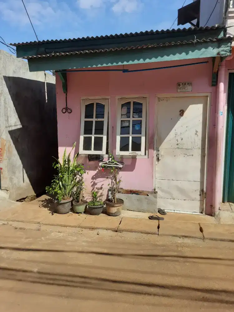 Di jual rumah di tengah kota